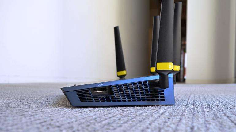 Netgear NightHawk X45 Right Side