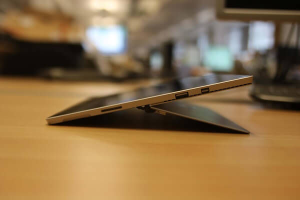 Microsoft Surface Pro 4 Side