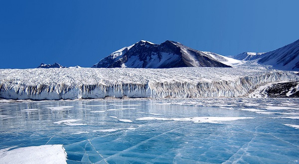 north pole glacier landscape 