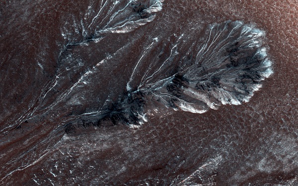 snowy dunes on the surface of mars