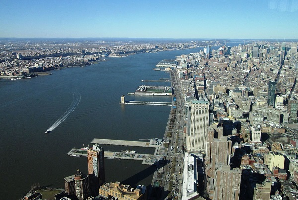 Photo of Hudson River taken in Manhattan.